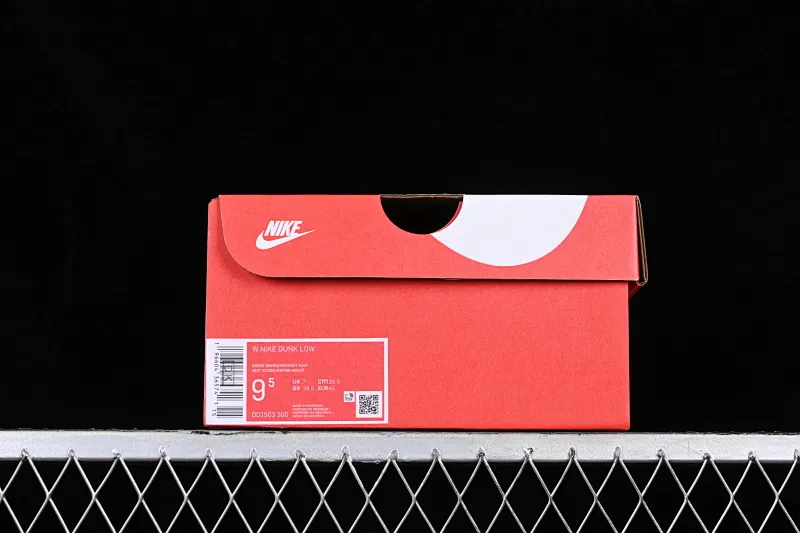 All categories Nk SB Dunk series Nk SB Dunk Low low-top sneakers C version Nk Dunk Low "Gorge Green" retro white and green SB low-top sports and leisure sneakers DD1503-300